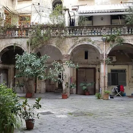 S. Sofia Apartman Nápoly